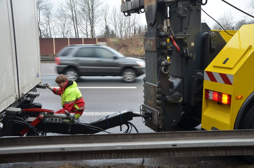 LKW verliert Haenger A 3 Rich koeln Hoehe Rath Heumar P36.JPG - Miklos Laubert